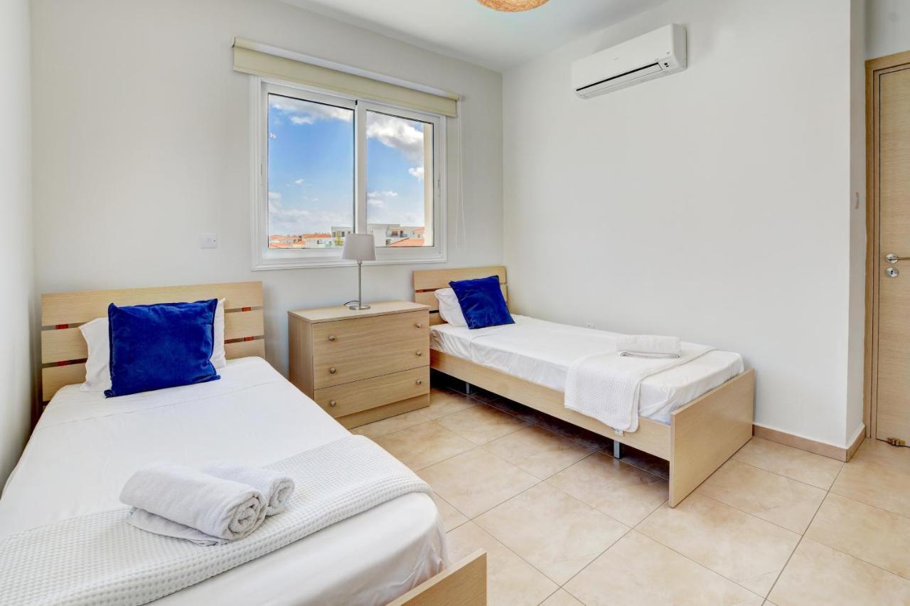 ♥ Sunny&Cozy Family Apartment ★ Walk To The Beach☼ 파라림니 외부 사진